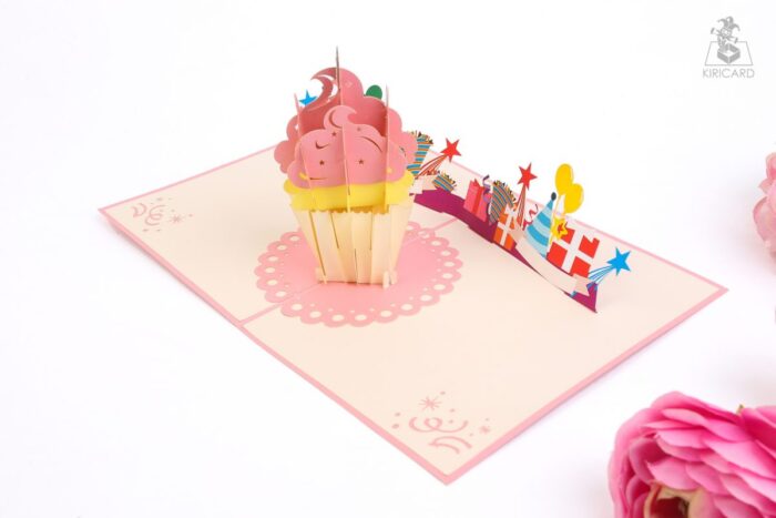 birthday-strawberry-cupcake-pop-up-card-01