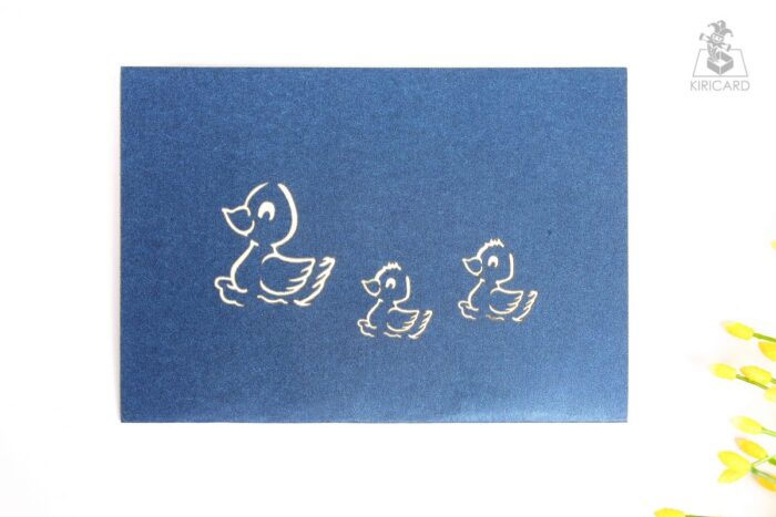 little-ducklings-and-mom-pop-up-card-01